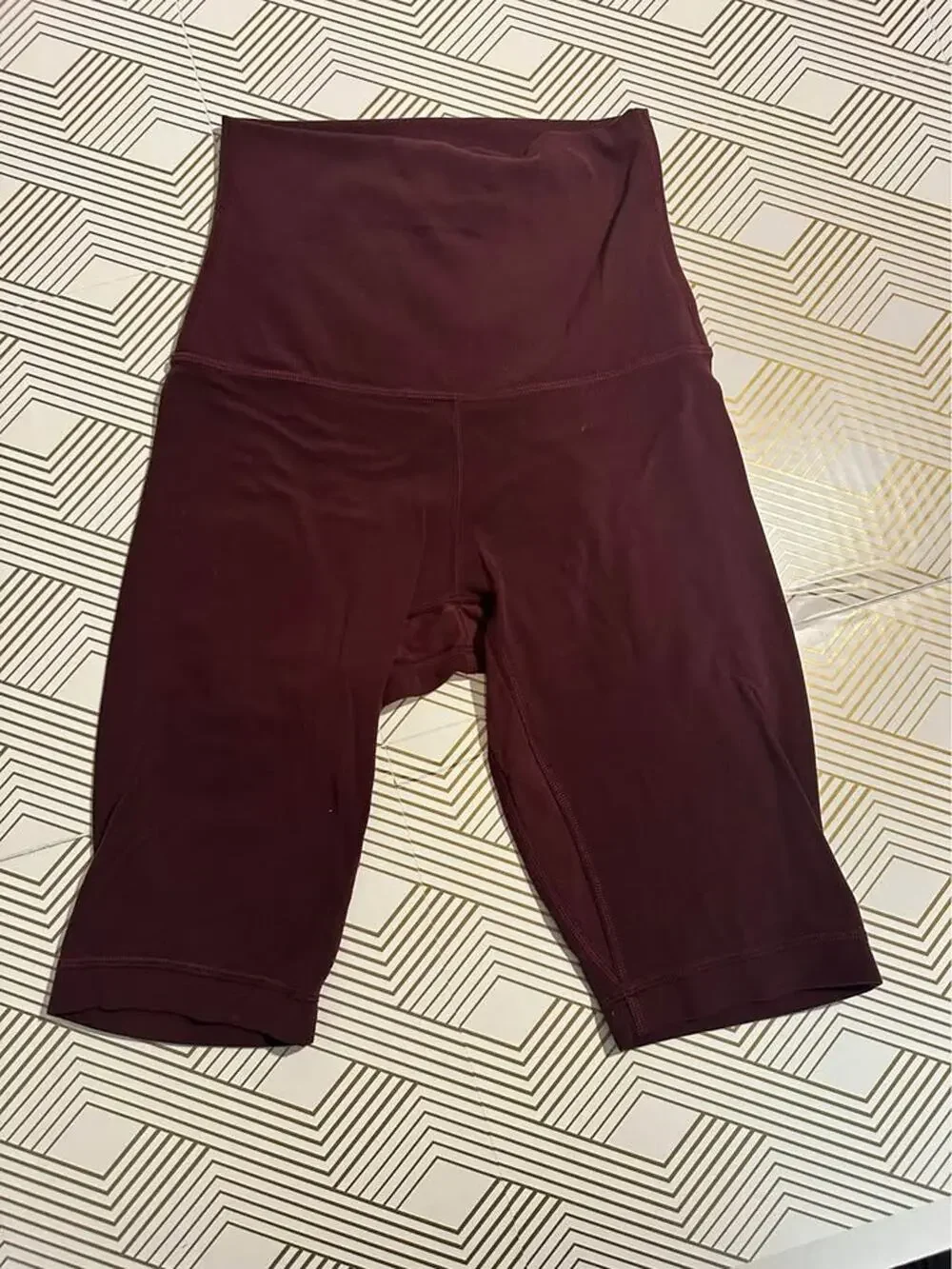 Lululemon size 2 Align Super High Rise Short *10